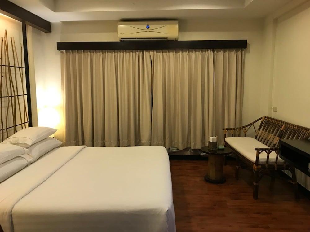 Отель Bamboo House Phuket Карон Экстерьер фото