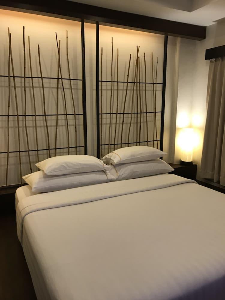 Отель Bamboo House Phuket Карон Экстерьер фото