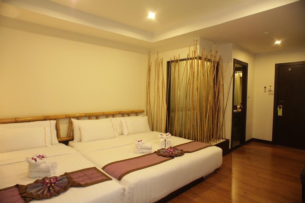 Отель Bamboo House Phuket Карон Экстерьер фото
