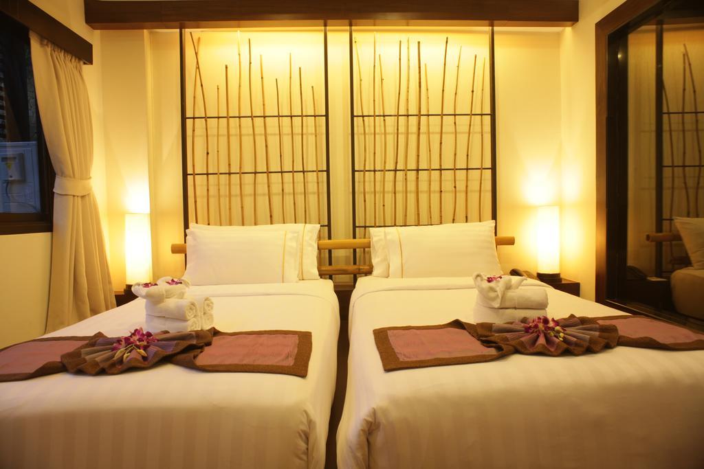 Отель Bamboo House Phuket Карон Экстерьер фото