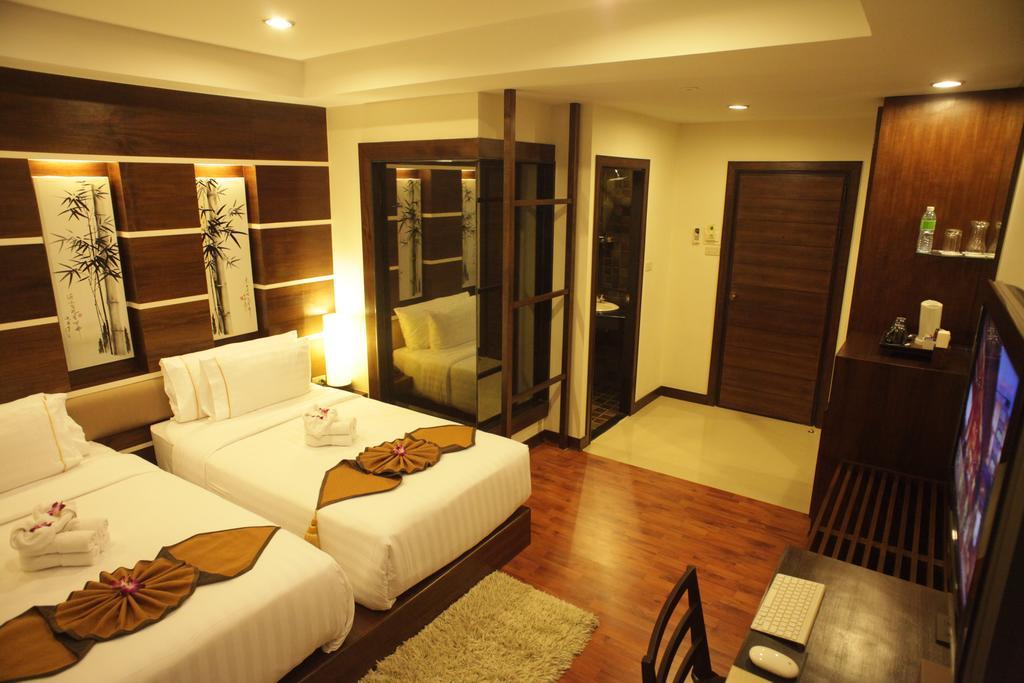Отель Bamboo House Phuket Карон Экстерьер фото