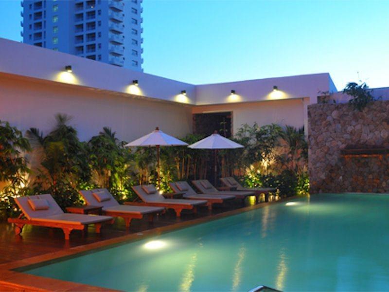 Отель Bamboo House Phuket Карон Экстерьер фото