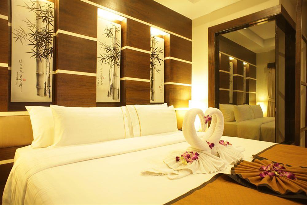 Отель Bamboo House Phuket Карон Экстерьер фото